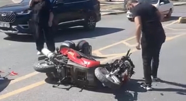 Karabük’te otomobille çarpışan motosikletli yaralandı