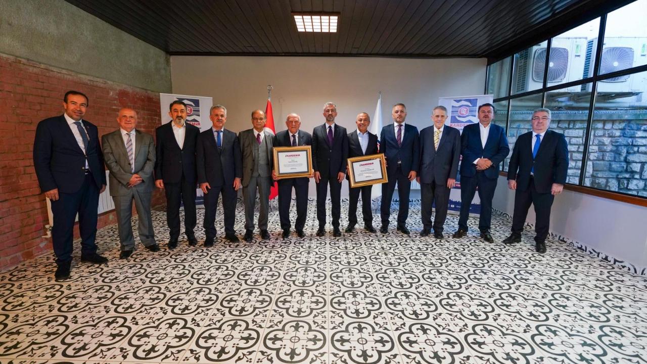 KARDEMİR'de Güleç'e ve Yolbulan'a onursal başkanlı