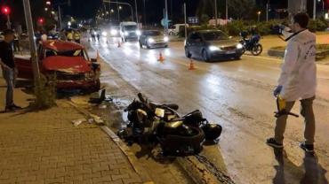 Otomobilin çarptığı motosikletli ağır yaralandı